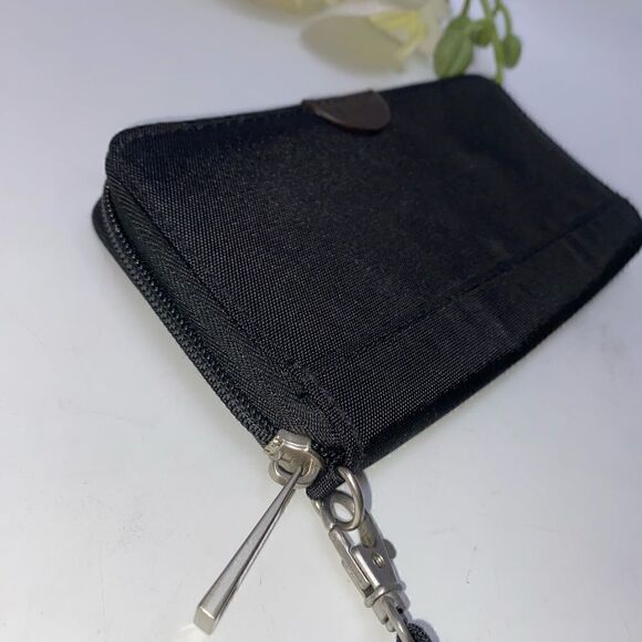NEW Travelon Wristlet Zip-around Wallet Black - Picture 3 of 5